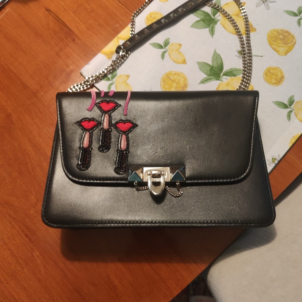 Valentino Garavani Stylish Black Handbag with Lipstick Embroidery-Slight damage